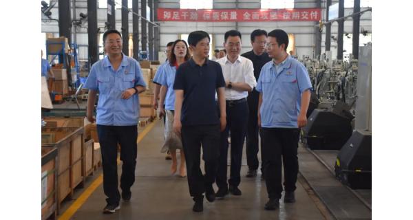 寶雞市市長(zhǎng)王勇一行來(lái)紡電公司調(diào)研時(shí)強(qiáng)調(diào) 堅(jiān)持創(chuàng)新驅(qū)動(dòng) 強(qiáng)化科技支撐